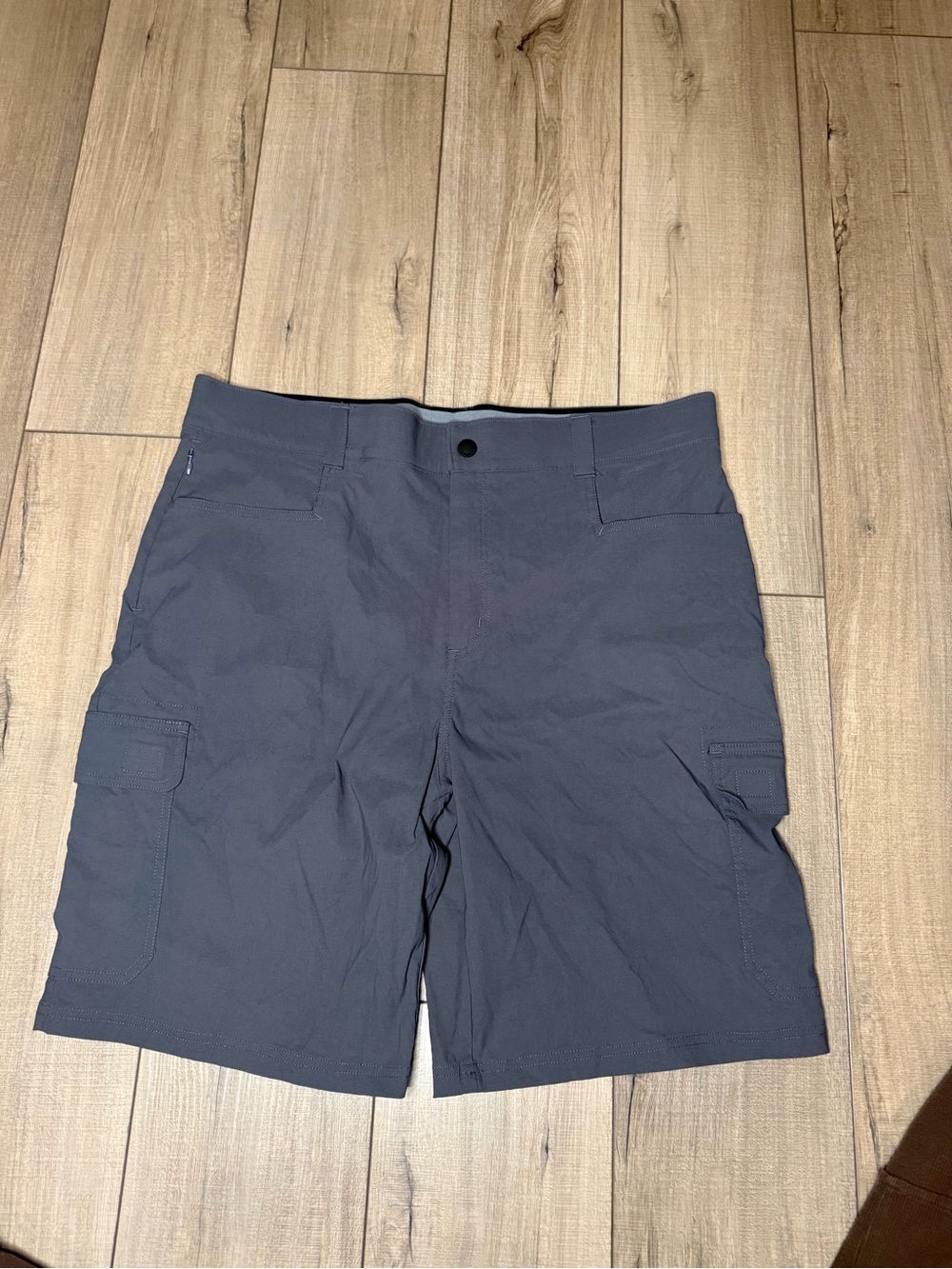 Orvis Men's 38 Gray Cargo Shorts Performance Hiking Fishing Outdoor 10” Inseam